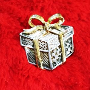 Christmas Present 🎁 Brooch